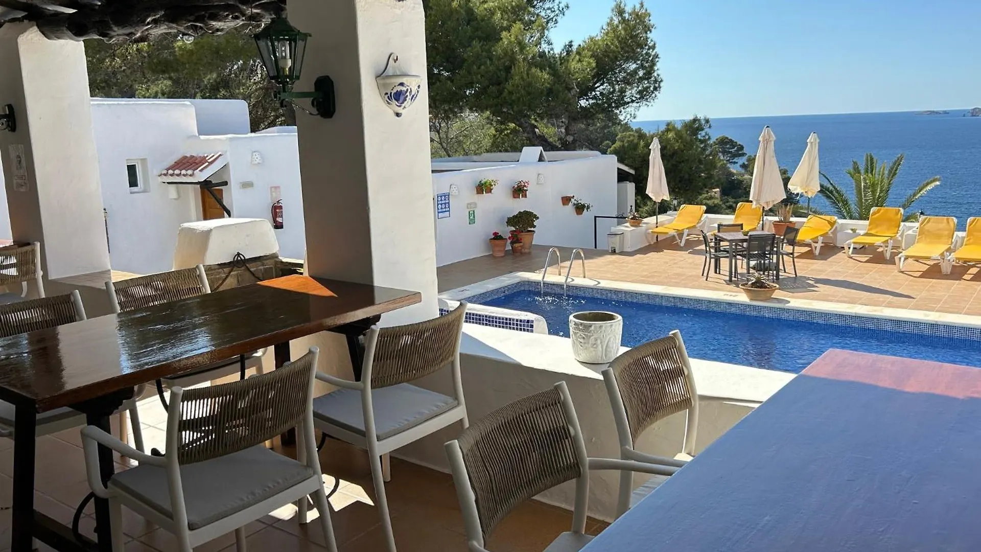 Guest house Hostal Cala Moli Cala Tarida