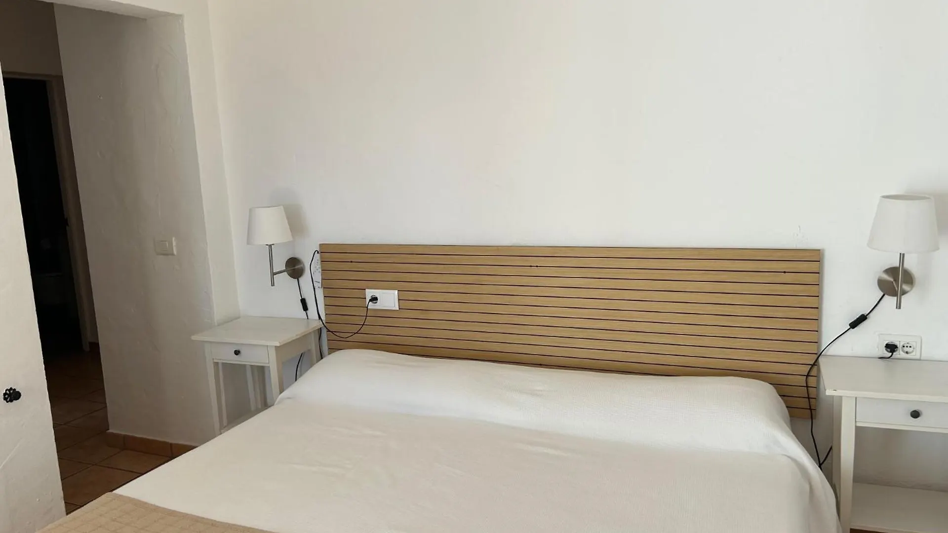 Hostal Cala Moli Cala Tarida  3*, Cala Tarida (Ibiza) Spain