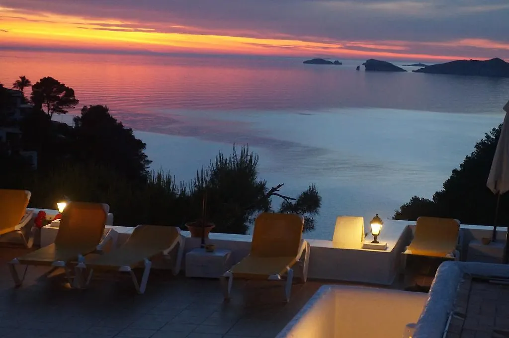 Guest house Hostal Cala Moli Cala Tarida